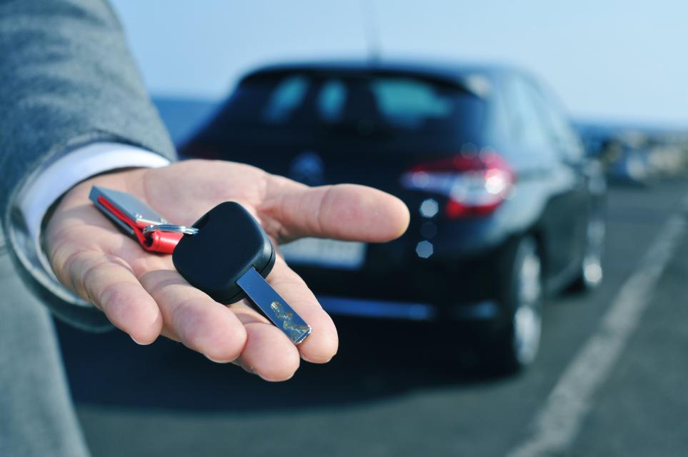 Аренда автомобиля. Заранее (через интернет) или на месте? Какой вариант лучше?